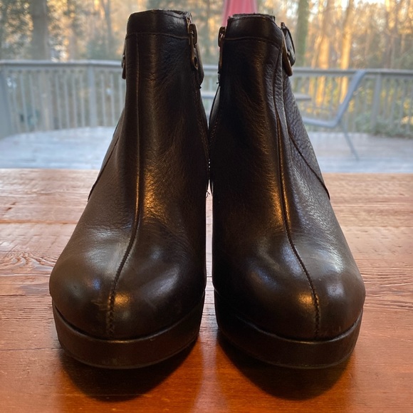 clarks ankle booties